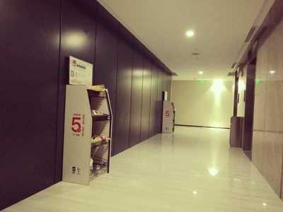 电梯口辐射企业用户，便利货架「果小7」如何布局楼宇生意